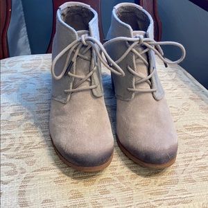 Toms lace up boots. Size 7.5